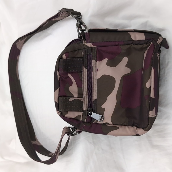 LUG Purse Purple Camo Crossbody Lots of pockets - Picture 2 of 13